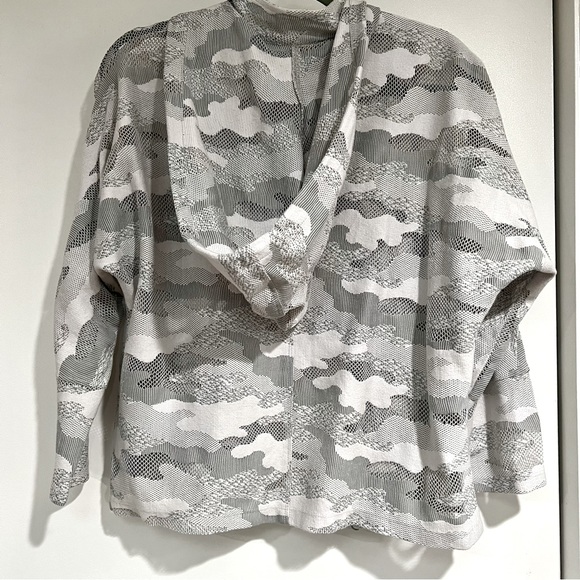Koral Gray Camo Mesh Full Zip Hooded Jacket (XS) - Picture 6 of 10
